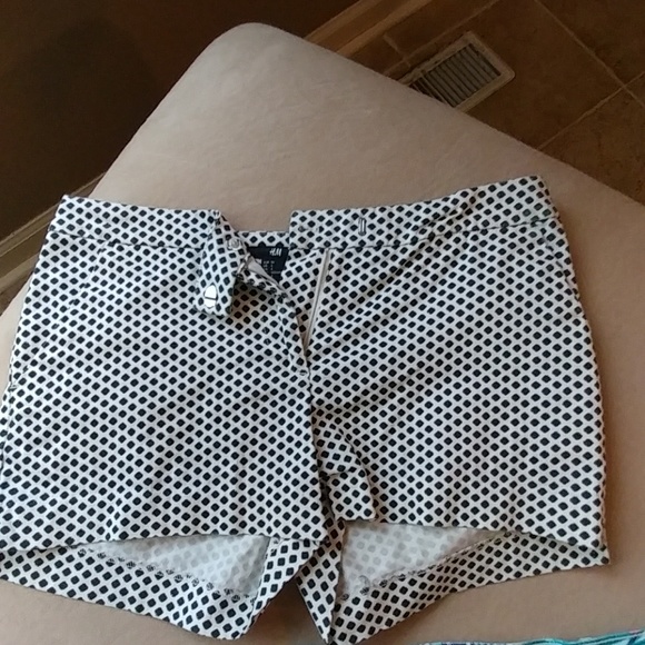 Shorts size 4 - Picture 2 of 3